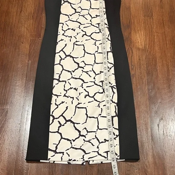 Anne Fontaine PENDA Cracked Print Blk and Wht Cap - Picture 7 of 10